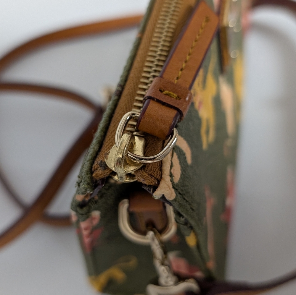 Dooney & Bourke Disney Green 1997 Lion King Crossbody Bag EUC - Picture 6 of 16